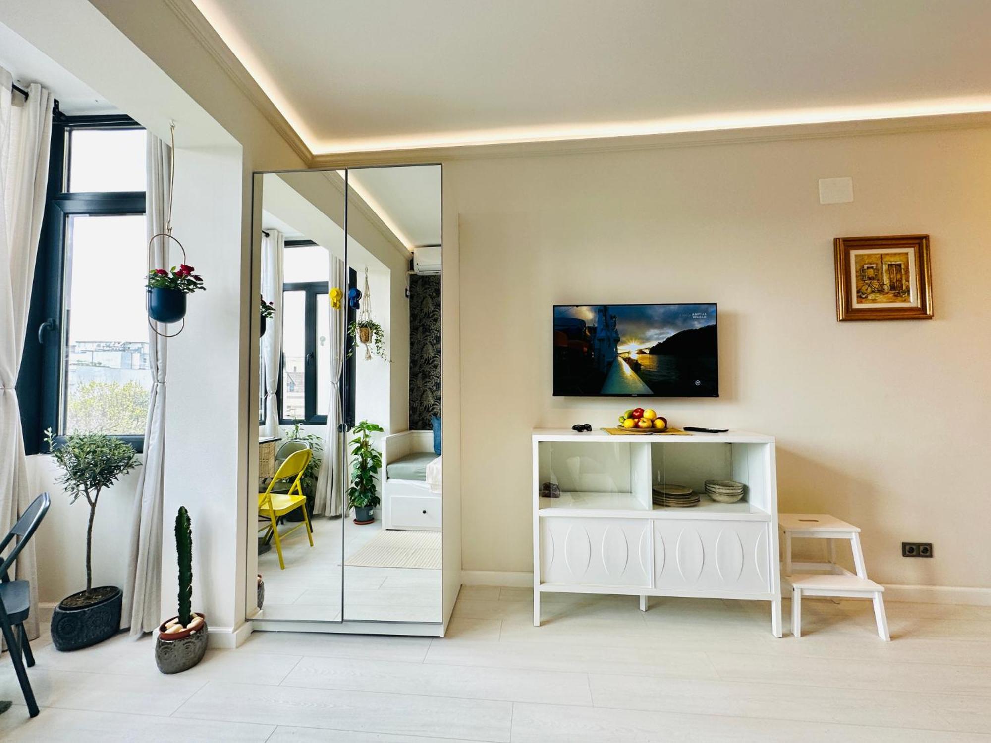 Harmony Studio - Elegant Escape Near Ateneu Бухарест Екстер'єр фото
