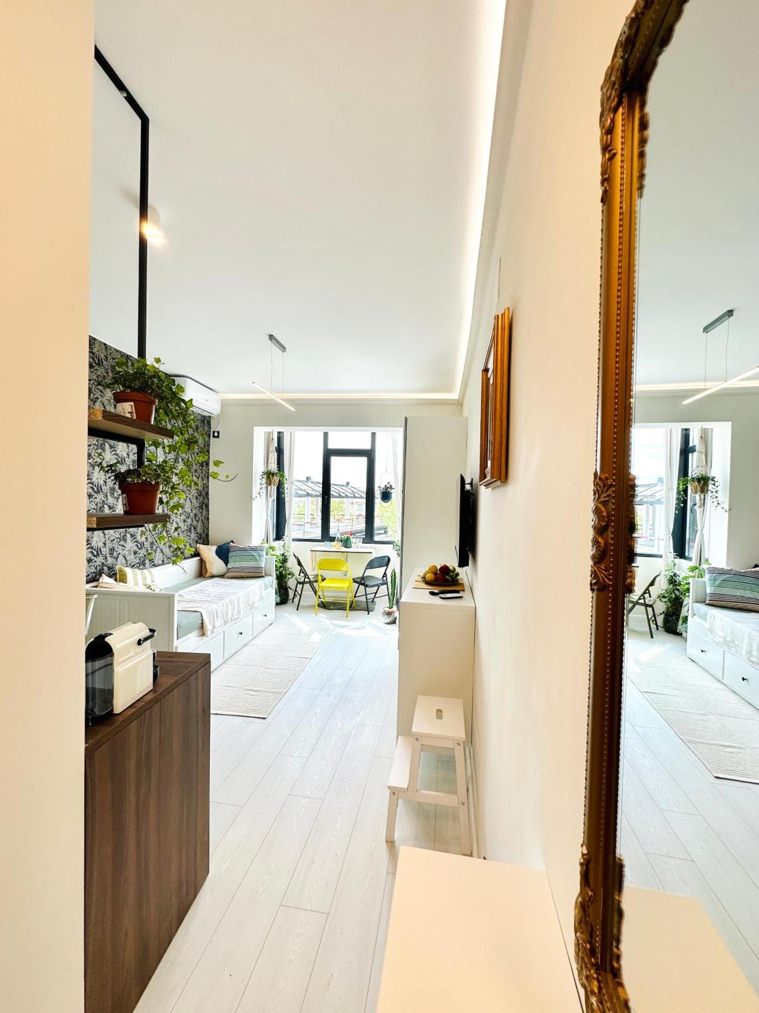 Harmony Studio - Elegant Escape Near Ateneu Бухарест Екстер'єр фото